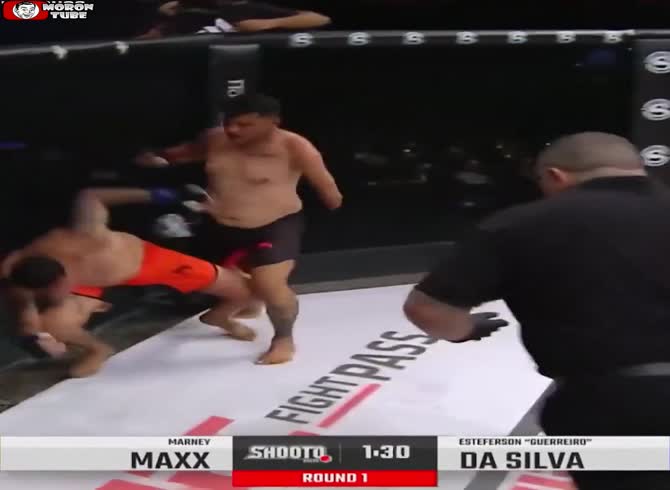 Video :A fighter with only one arm destroys his opponent